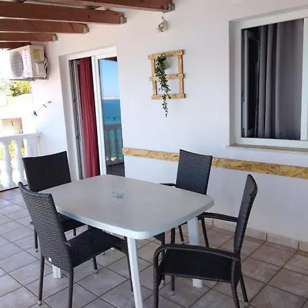 Frane Apartment *