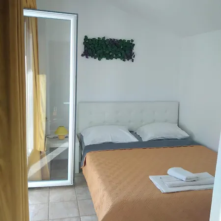 Apartment Frane